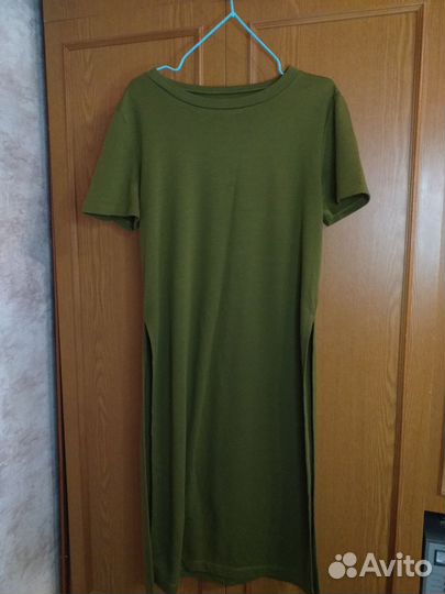 Платье с разрезом