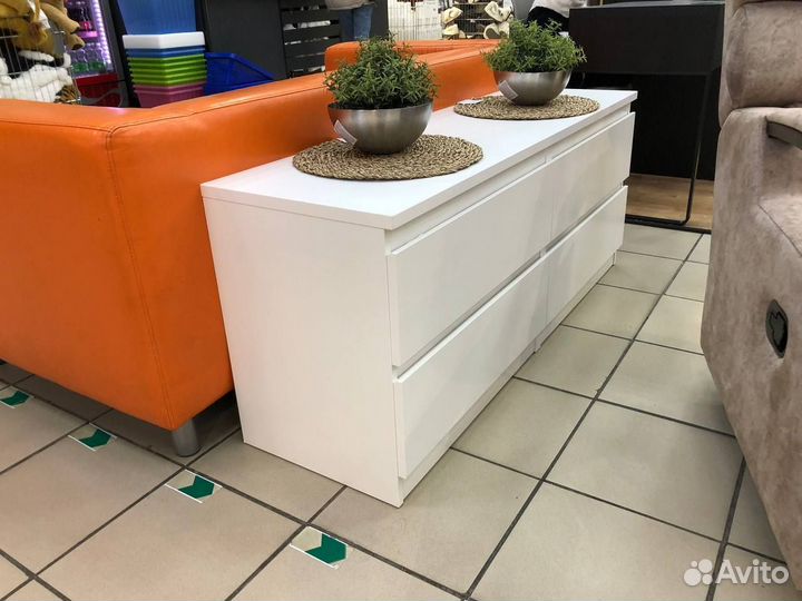 Тумба под тв, 4 ящика, белый новая