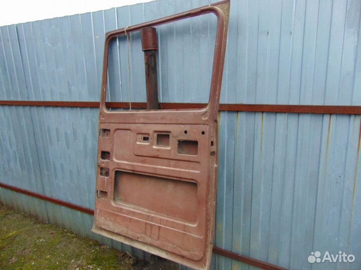 Дверь боковая к Раф-2203