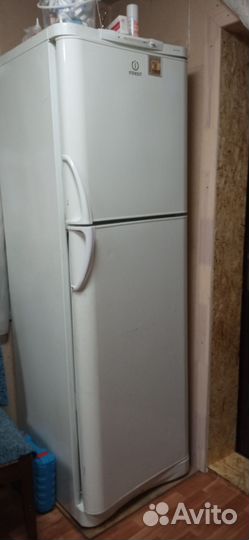 Холодильник indesit на запчасти