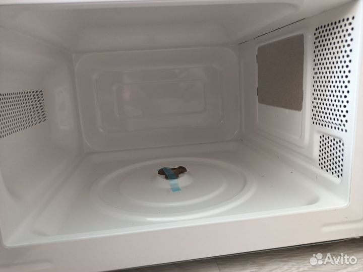 Микроволновка Hi M020W03