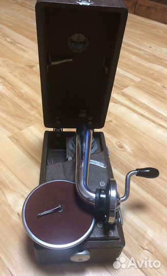 Старинный патефон Молотов