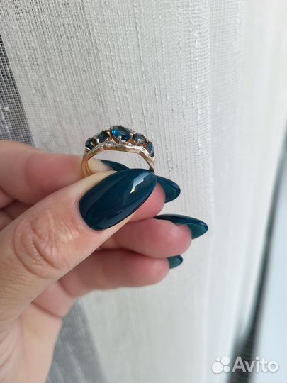 Золотое кольцо с бриллиантами дорожка