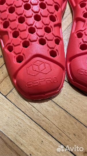 Набор защиты: наколенники, налокотники и для спины