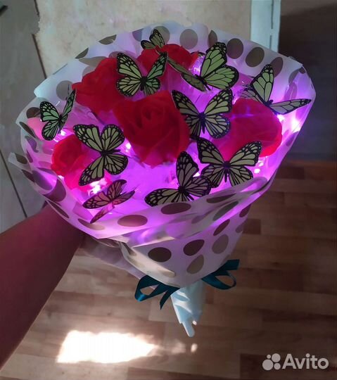 Светящийся букет из бабочек. В наличии