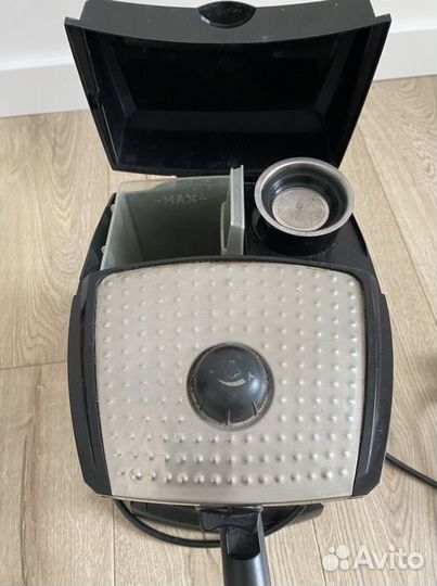 Кофеварка Delonghi рожковая