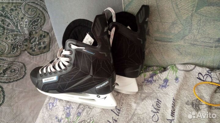 Коньки хоккейные