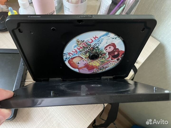 Автомобильный dvd проигрыватель