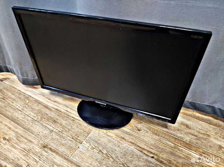 Монитор Samsung S22D300NY