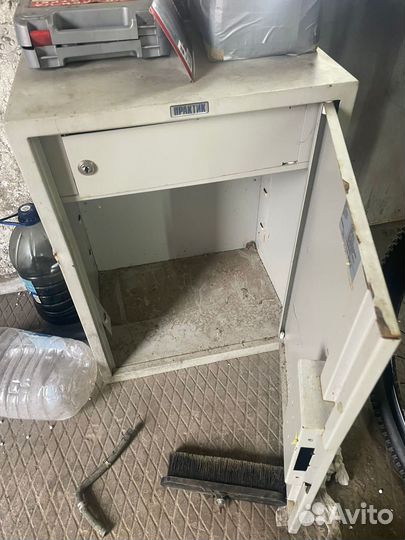 Сейф металлический