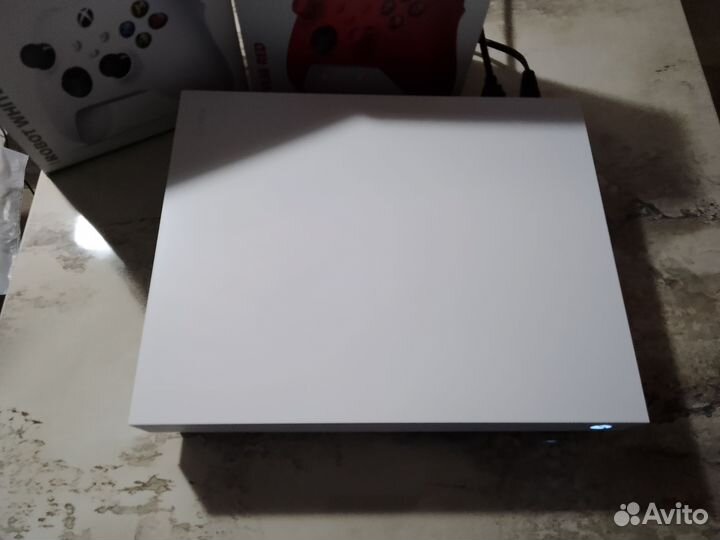 Xbox One X 2 геймпада