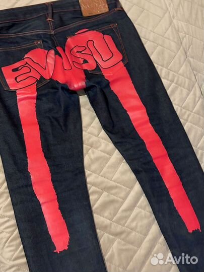 Джинсы evisu