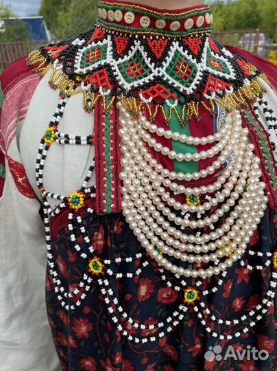 Комплект Секиринских украшений из бисера