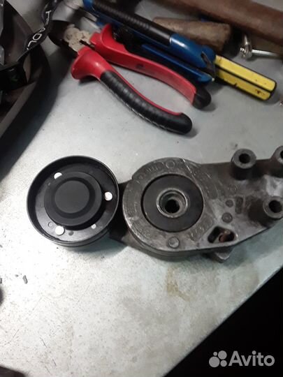 Запчасть на ауди 100 с4