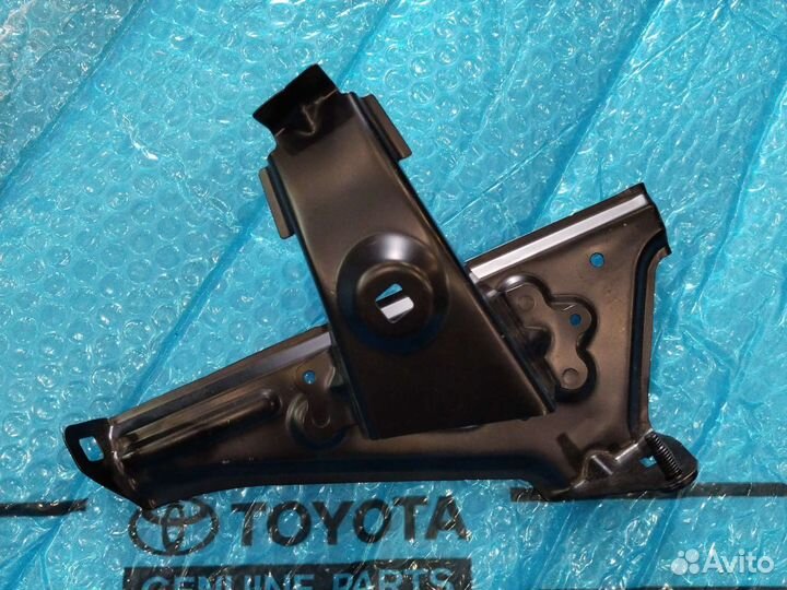 Крепление заднего бампера Камри 50 правое металл