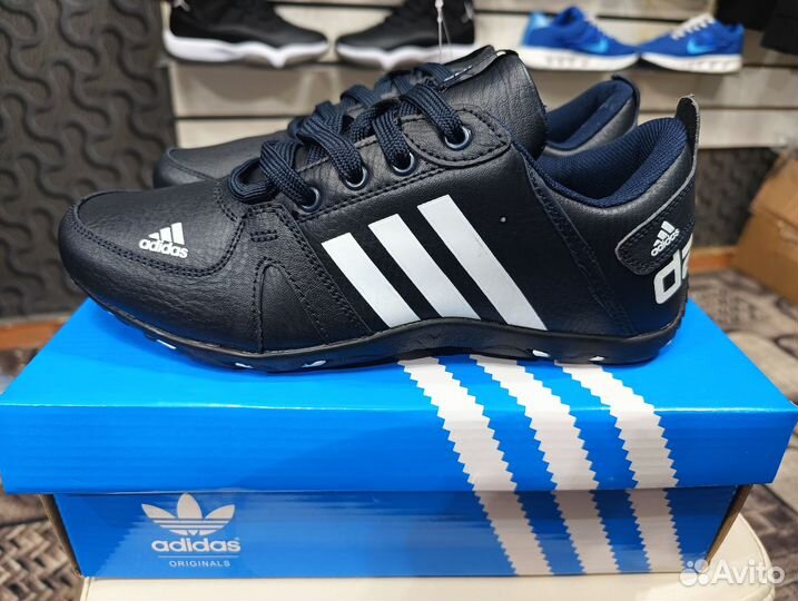 Кроссовки adidas daroga