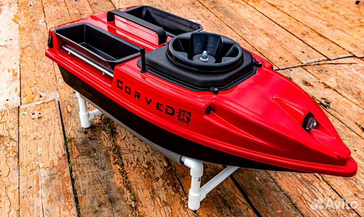 Кораблик для рыбалки и завоза прикормки