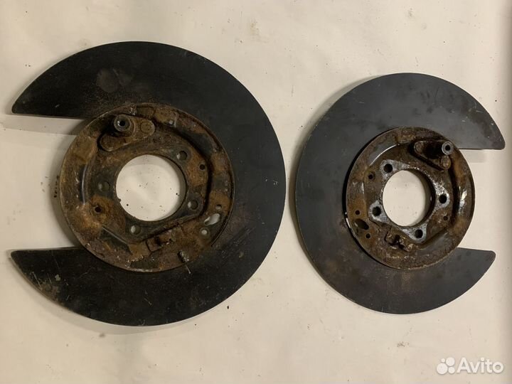 Пыльник кожух щиток тормозного диска Lexus RX300