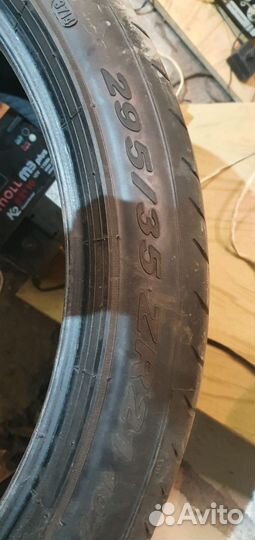 Pirelli Ice Zero SUV 295/35 R21