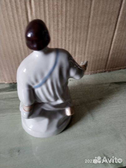 Статуэтка фарфоровая Гусляр