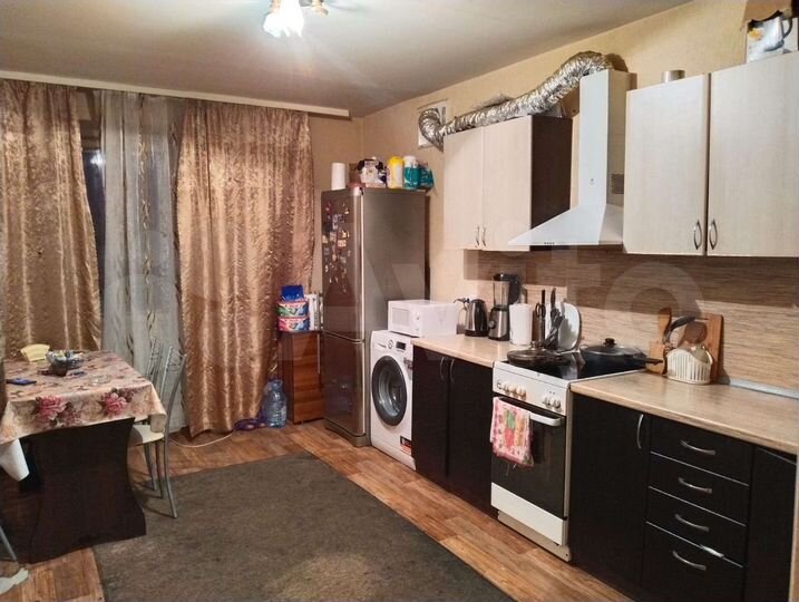 3-к. квартира, 90 м², 3/16 эт.