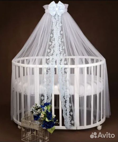 Балдахин в детскую кроватку с кружевом и бантом