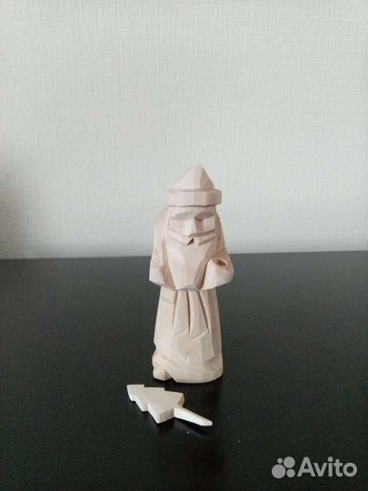 Резная фигурка Деда Мороза, резные ложки