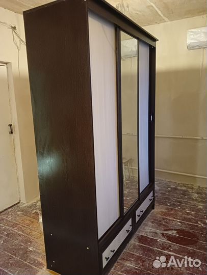 Шкаф купе с зеркалом