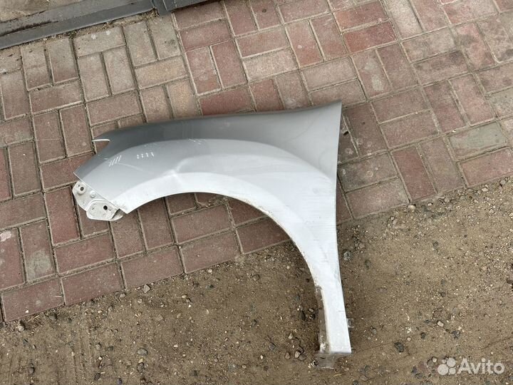 Крыло переднее левое