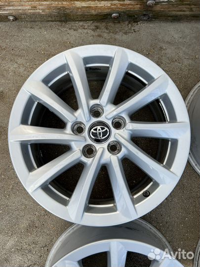 Toyota Camry 70 оригинал + датчики давления