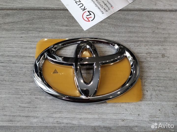 Эмблема багажника Тойота Хайлендер Оригинал NEW