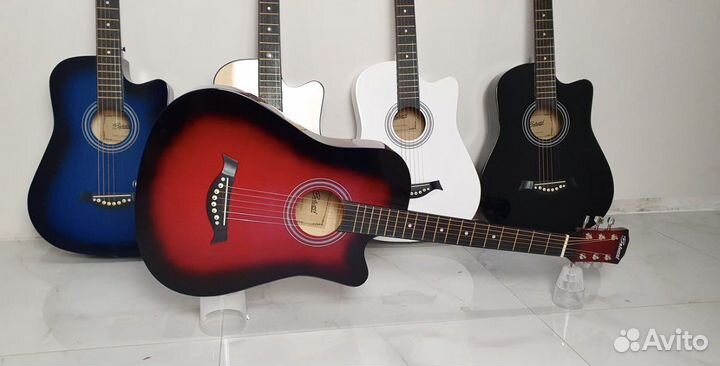 Акустическая гитара с чехлом + струны