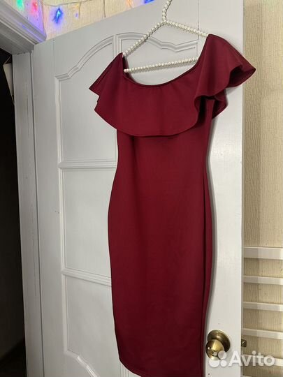 Платье футляр красное
