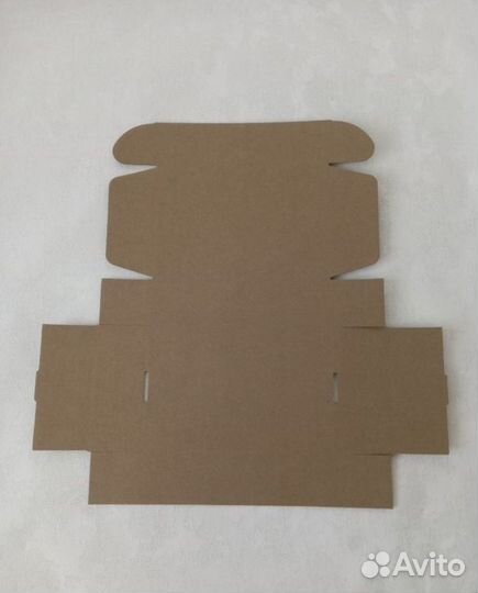 Картонная упаковочная коробка самосборная