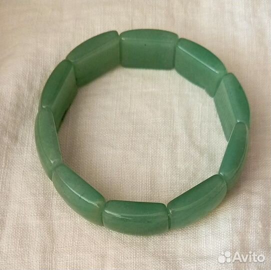 Браслет нефритовый