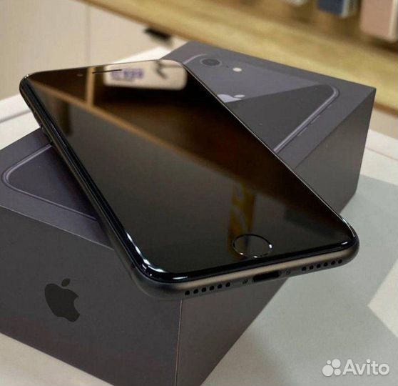 iPhone 8, 64 ГБ