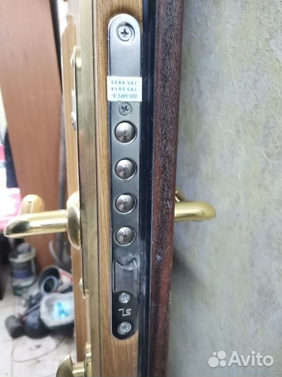 Дверь входная металлическая левая