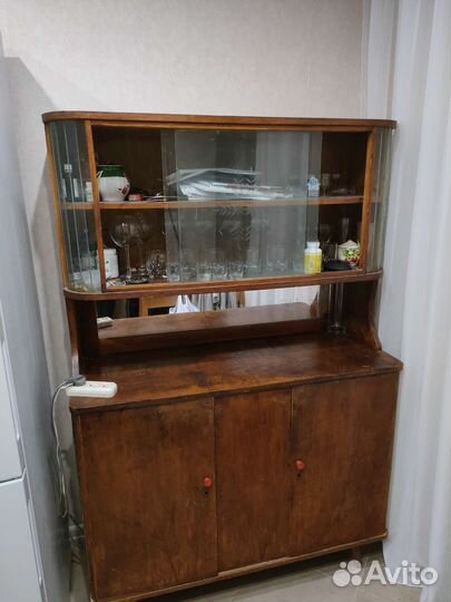 Старинный шкаф буфет
