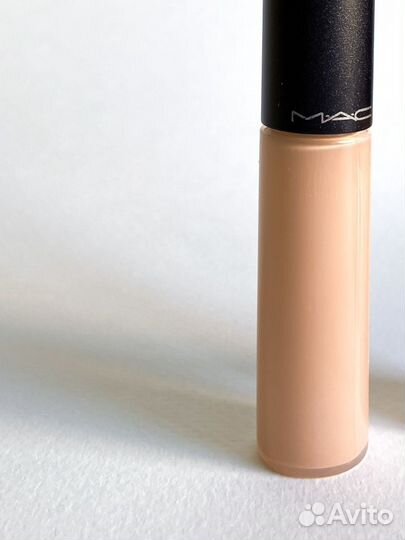 Корректор MAC Select Moisturecover