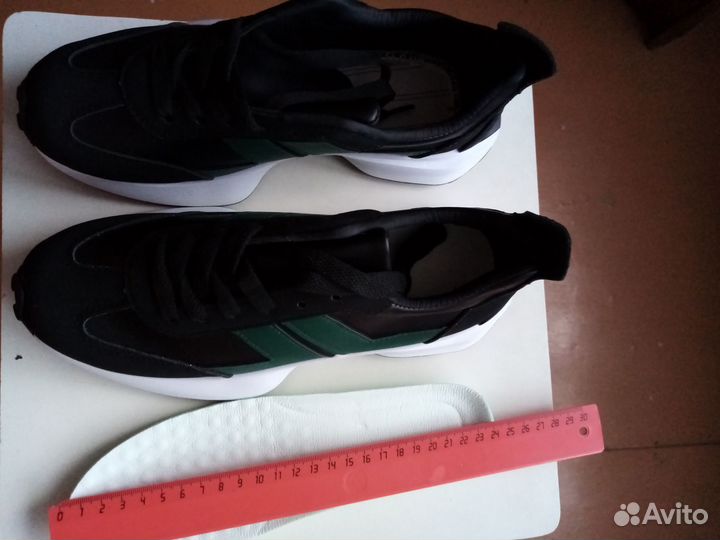 Кроссовки женские