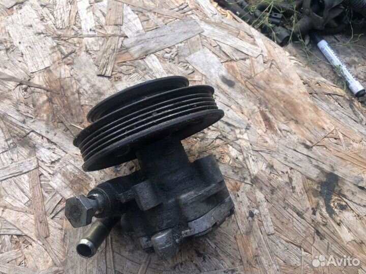 Насос гидроусилителя руля Volkswagen Passat APU