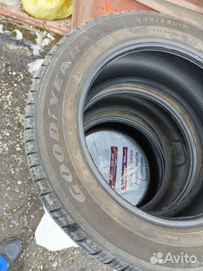 Goodyear Assurance TripleTred All-Season 235/55 R17