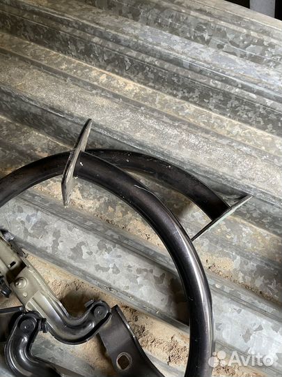 Петля крышки багажника Volkswagen Passat B6