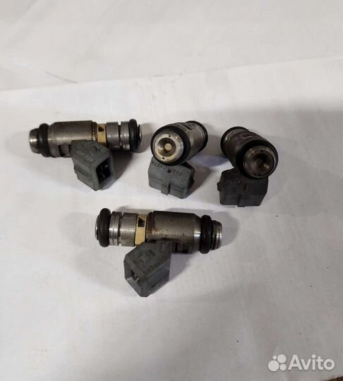 Форсунка топливная на Рено Дастер 1.6 4WD K4M