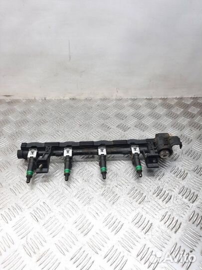 Топливная рампа Ford Focus 1.6 hxda 2004