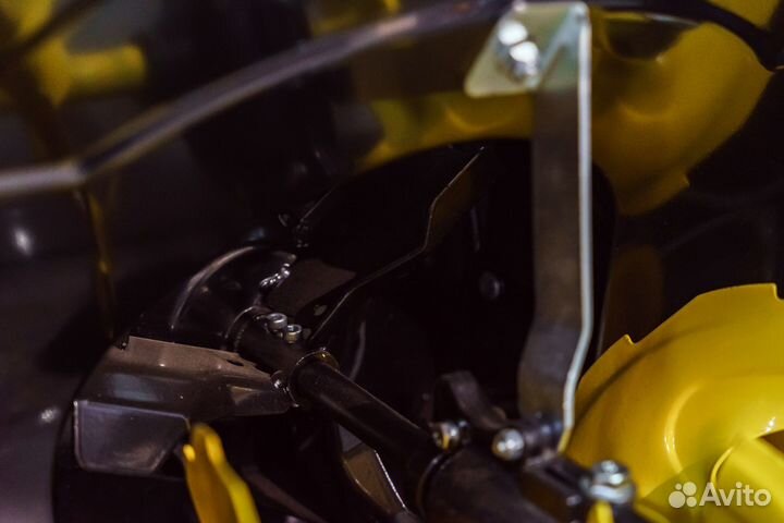 Снегоуборщик champion 661 ST витрина