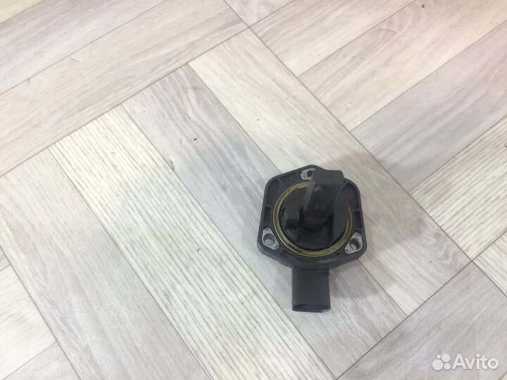 Датчик уровня масла Volkswagen Passat B6 BVY