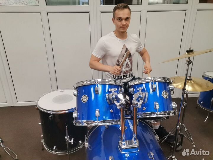 Уроки игры на барабанах, преподаватель по ударным