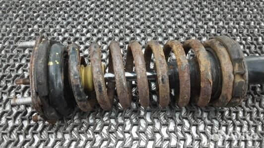 Стойка передняя правая jeep grand cherokee WK (4BA