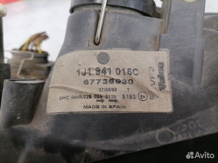 Фара передняя для Volkswagen Golf 4 1J1941017B
